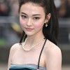 miumiu 가죽 및 글라스비즈 목걸이